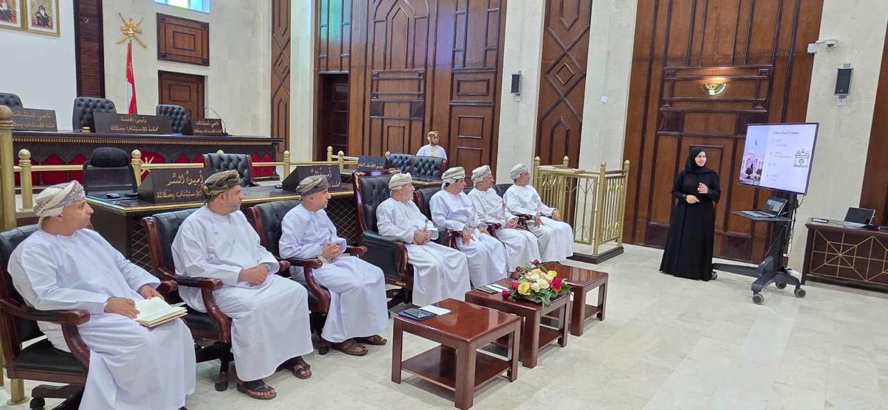 تفقد سير العمل القضائي بظفار
